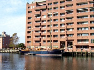 norfolk/yacht.jpg